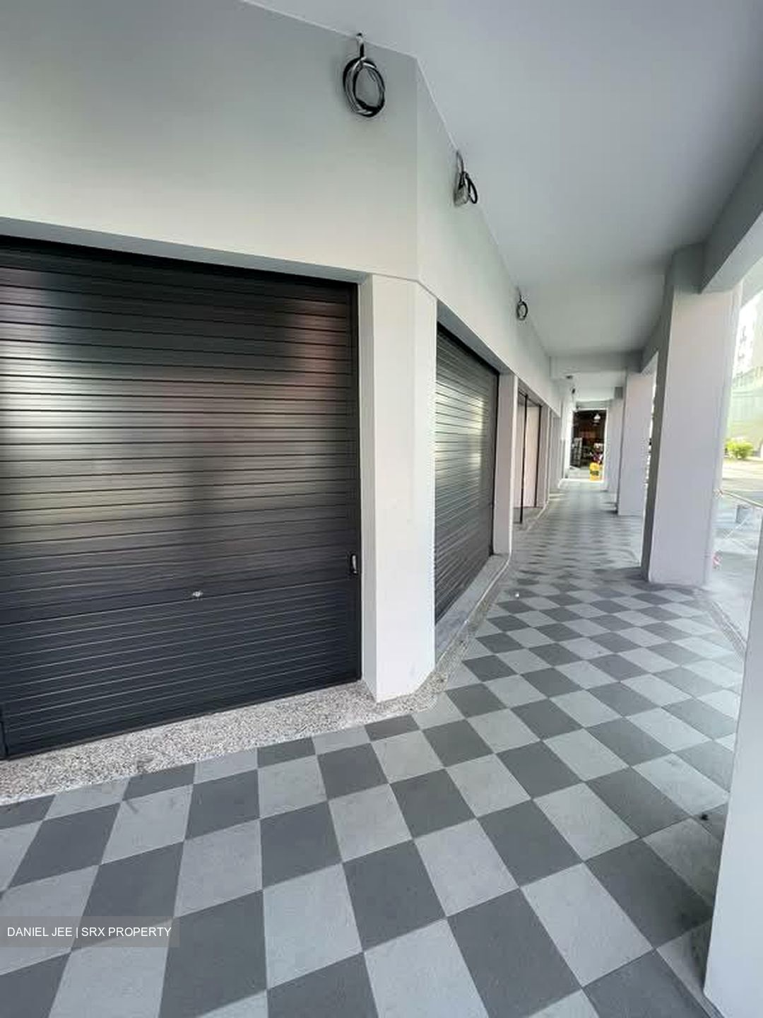 Sims Avenue (D14), Retail #531647681